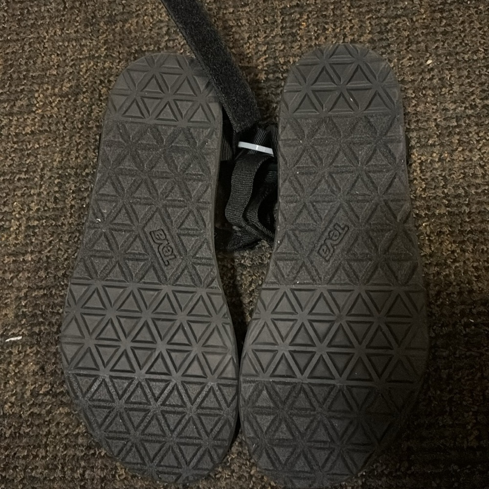 Women’s teva - Picture 2 of 3